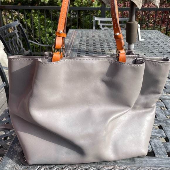 ❤️Dooney and Bourke EUC tote bag. - Picture 11 of 16